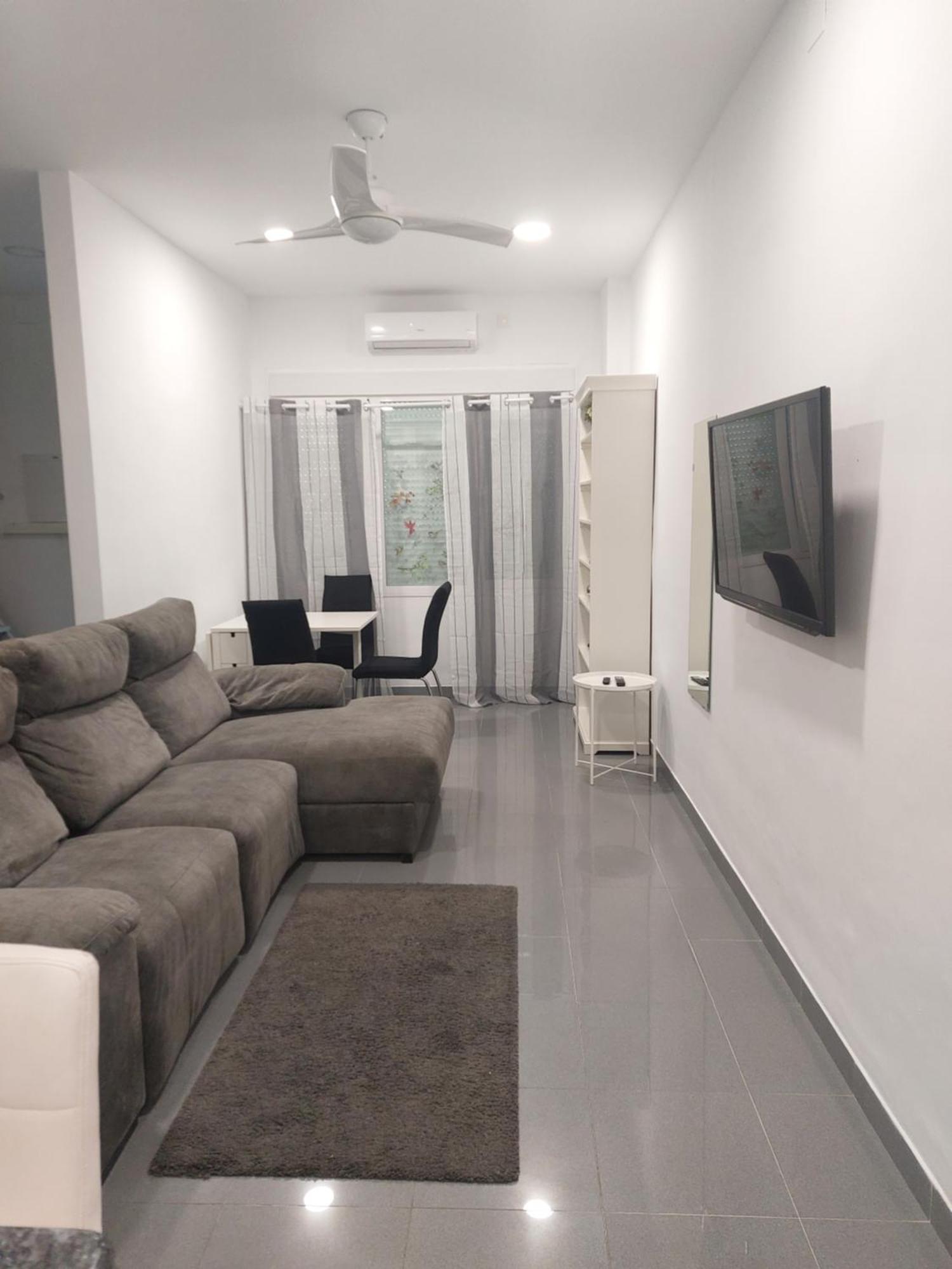 Apartament La Cueva Del Violin Torre Del Mar Zewnętrze zdjęcie